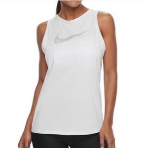 🆕 NWT Grey Nike Training Athletic Cut Tank!